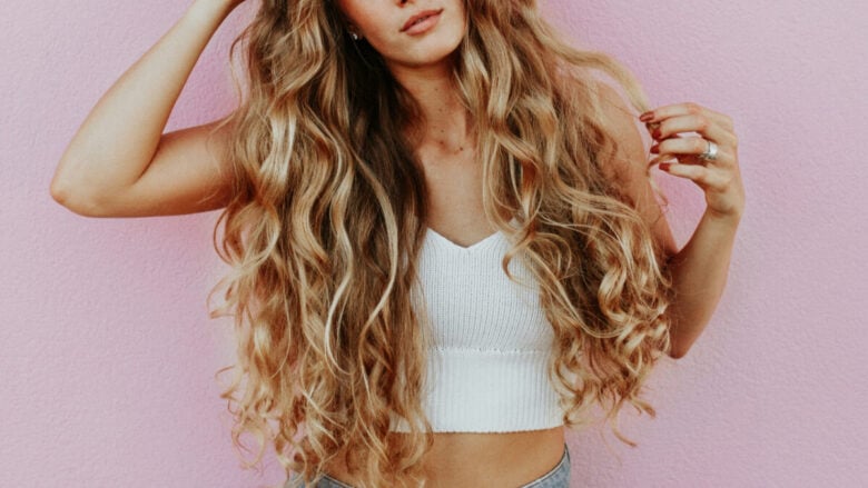 Gli spray capelli al sale per onde naturali davvero meravigliose