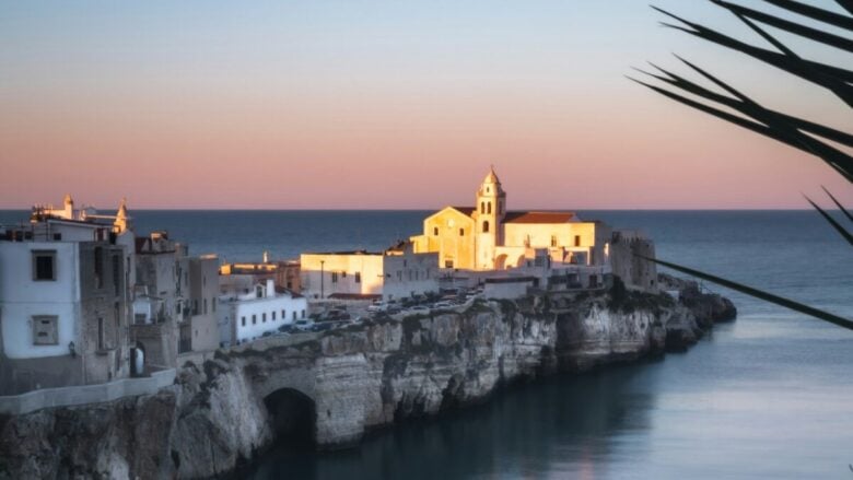 Agosto in Puglia cosa vedere tra borghi, spiagge e luoghi per rilassarsi