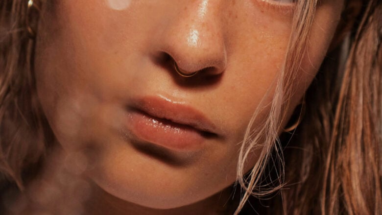 Pelle grassa d’estate: 5 consigli utilissimi per una corretta skincare