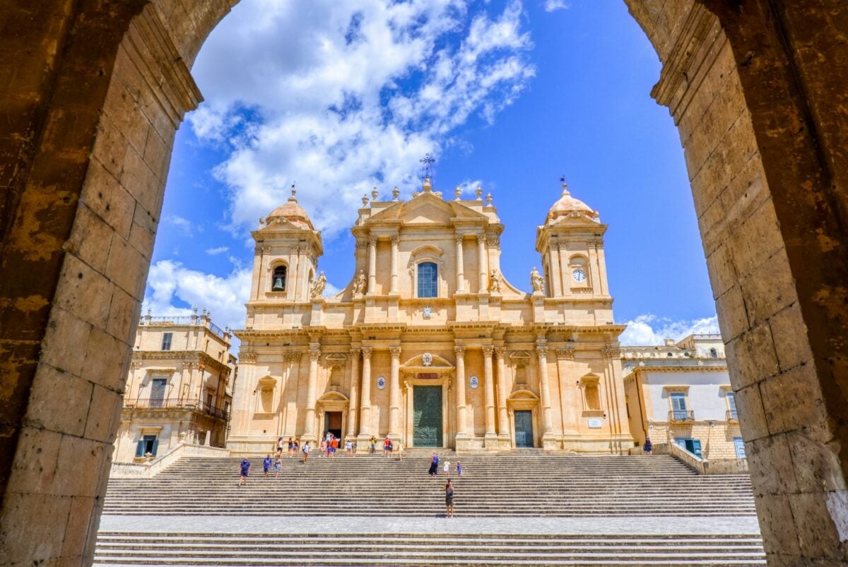Agosto in Sicilia: i borghi, le spiagge e i luoghi da visitare durante l’estate Agosto in Sicilia: i borghi, le spiagge e i luoghi da visitare durante l’estate