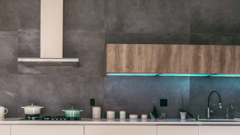Come eliminare i cattivi odori in cucina: 5 rimedi naturali semplici ed efficaci