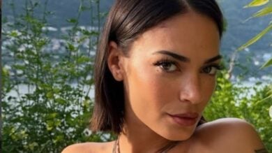 Elodie, al concerto di Bad Bunny con il Look glamour-chic d’ispirazione anni 2000