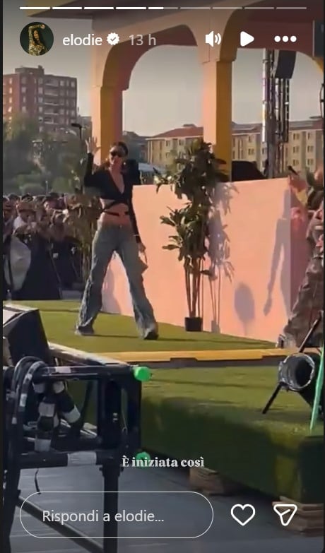Elodie, al concerto di Bad Bunny con il Look glamour-chic d’ispirazione anni 2000 Elodie, al concerto di Bad Bunny con il Look glamour-chic d’ispirazione anni 2000