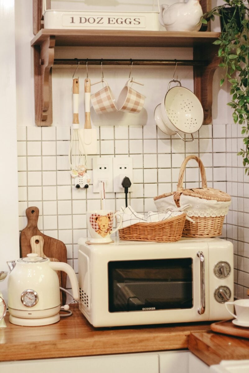 Come eliminare i cattivi odori in cucina: 5 rimedi naturali semplici ed efficaci Come eliminare i cattivi odori in cucina: 5 rimedi naturali semplici ed efficaci