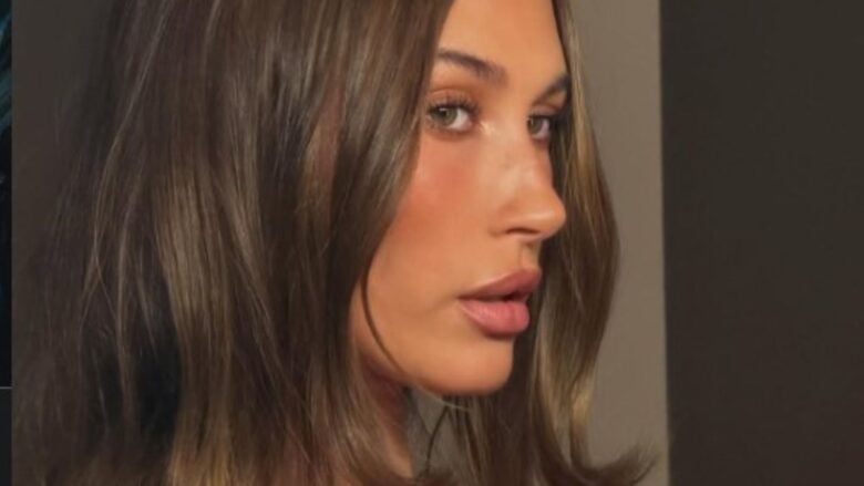 Hailey Bieber è il volto della nuova campagna autunno-inverno 2026 di Miu Miu
