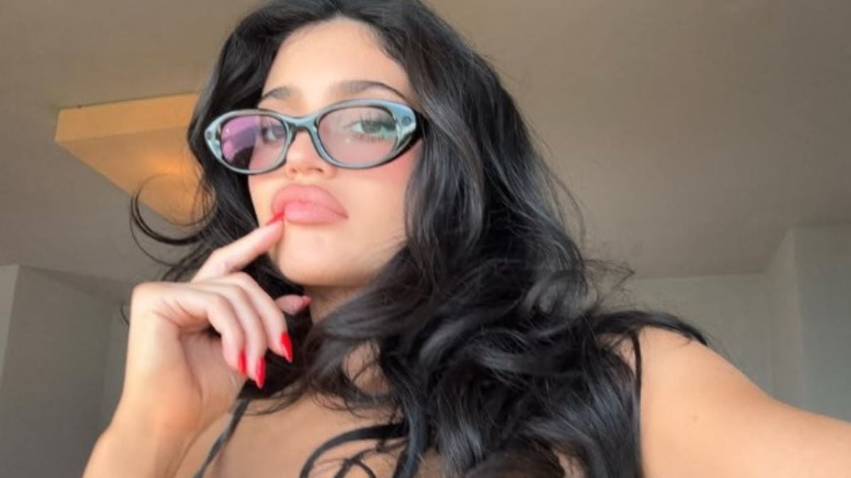 Kylie Jenner sfoggia il bikini must dell’estate 2026 dall’effetto metallizzato Kylie Jenner sfoggia il bikini must dell’estate 2026 dall’effetto metallizzato