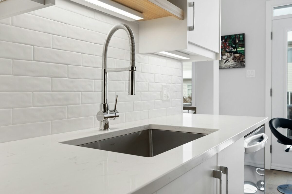 Come eliminare i cattivi odori in cucina: 5 rimedi naturali semplici ed efficaci Come eliminare i cattivi odori in cucina: 5 rimedi naturali semplici ed efficaci