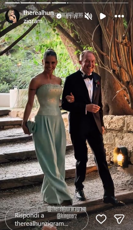 Michelle Hunziker, in Giorgio Armani per il matrimonio della figlia Aurora: ecco il suo Look Michelle Hunziker, in Giorgio Armani per il matrimonio della figlia Aurora: ecco il suo Look