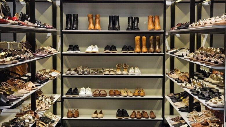 Hai troppe scarpe e zero spazio? 5 idee per un guardaroba più organizzato