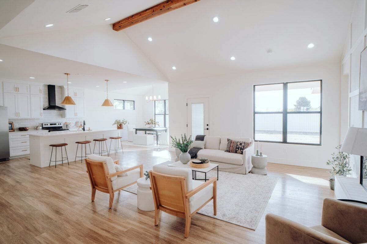 Come far sembrare i soffitti più alti: 7 trucchi di interior design che funzionano davvero Come far sembrare i soffitti più alti: 7 trucchi di interior design che funzionano davvero