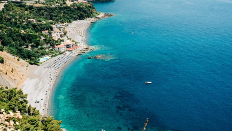 Mare blu e fondali cristallini: le 5 spiagge della Basilicata da visitare in Estate