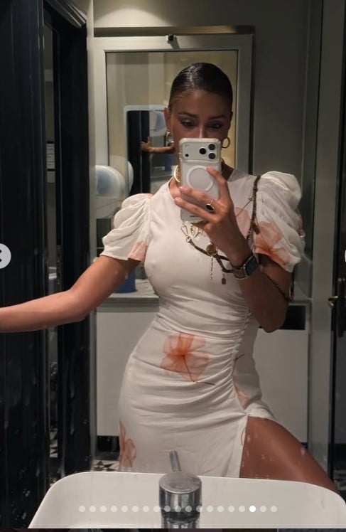 Belen Rodriguez sfoggia l’abito di super tendenza per questa stagione FOTO