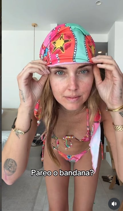 Chiara Ferragni detta tendenza anche in estate: scopri qui il nuovo must di stagione da indossare con i tuoi beach look!