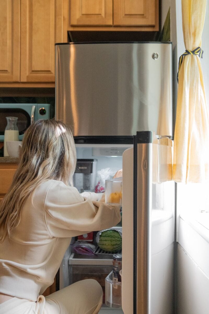 Come organizzare il frigorifero in estate: 5 consigli per conservare meglio gli alimenti ed evitare sprechi Come organizzare il frigorifero in estate: 5 consigli per conservare meglio gli alimenti ed evitare sprechi