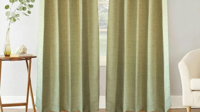 Come scegliere le tende per far sembrare una stanza più grande e luminosa