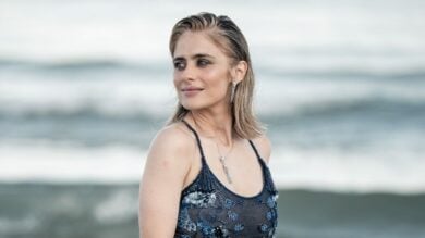 Greta Scarano chiude Venezia 2026 con un meraviglioso abito lungo firmato Giorgio Armani Privé