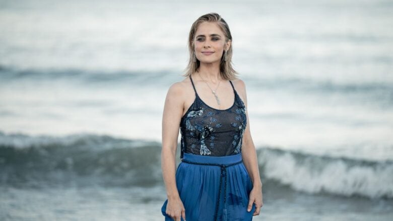 Venezia 2026, Greta Scarano inaugura la 83° edizione del Festival con un total Look firmato Giorgio Armani
