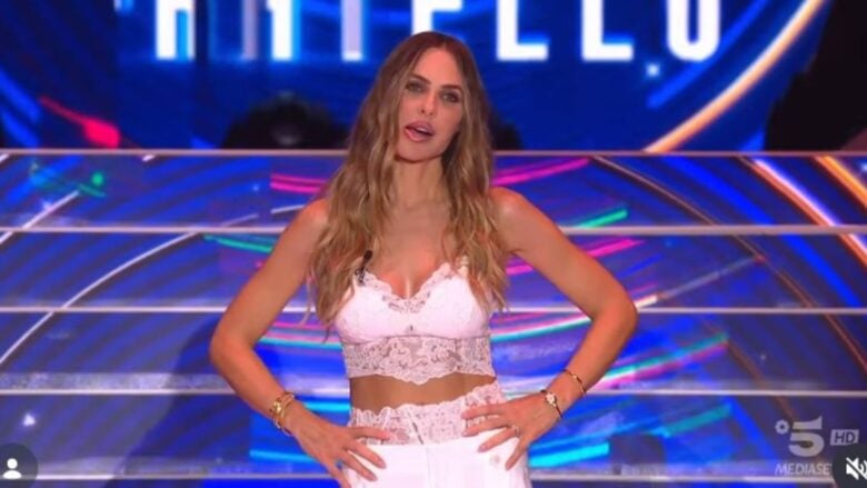 Ilary Blasi, ecco cosa ha indossato per la prima puntata del Grande Fratello Vip
