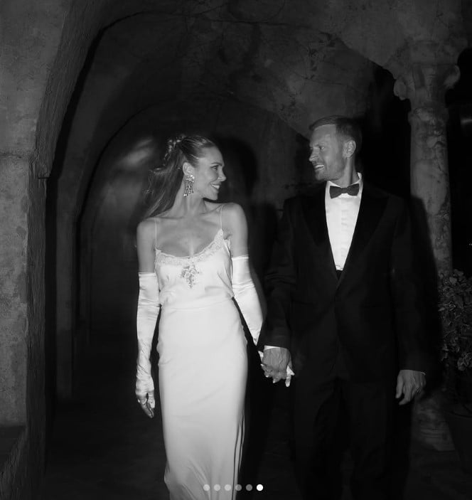 Ilary Blasi, nozze con Bastian Muller: ecco cosa ha indossato per la cerimonia civile Ilary Blasi, nozze con Bastian Muller: ecco cosa ha indossato per la cerimonia civile