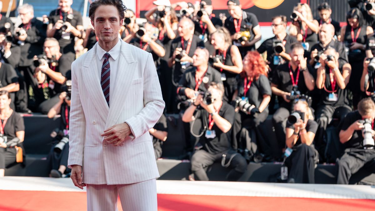 Venezia 2026, Robert Pattinson e Suki Waterhouse incantano tutti sul red carpet: ma occhio anche ai Look! Venezia 2026, Robert Pattinson e Suki Waterhouse incantano tutti sul red carpet: ma occhio anche ai Look!