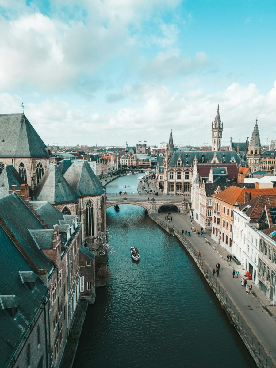 Dimentica le solite capitali europee: 6 città da visitare a novembre lontano dalla folla Dimentica le solite capitali europee: 6 città da visitare a novembre lontano dalla folla