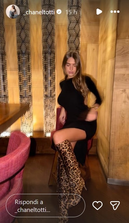 Chanel Totti sfoggia l’accessorio glamour da avere per questo autunno FOTO Chanel Totti sfoggia l’accessorio glamour da avere per questo autunno FOTO