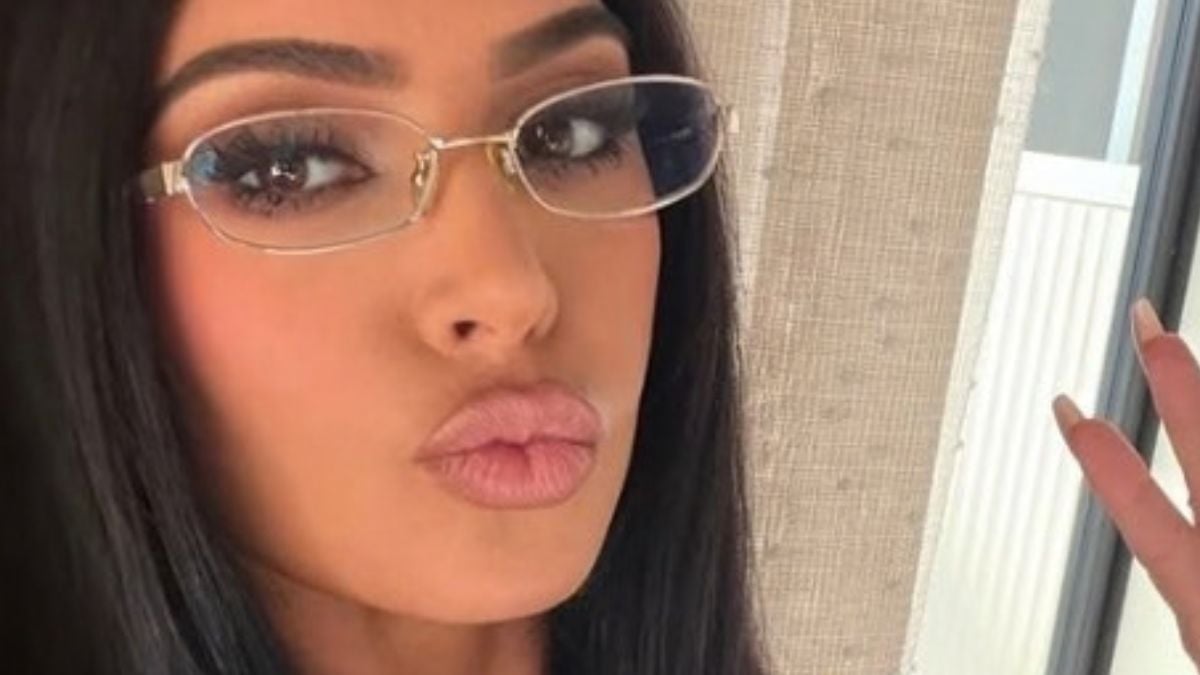 Kim Kardashian illumina il Gran Premio di Singapore con un total pink Look Kim Kardashian illumina il Gran Premio di Singapore con un total pink Look