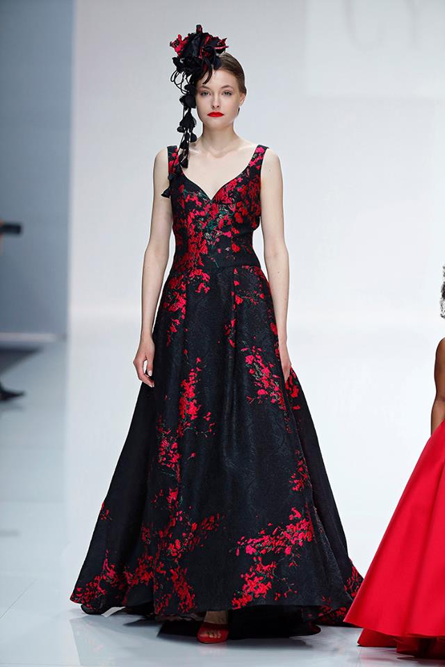 Abito da sposa nero e rosso sale