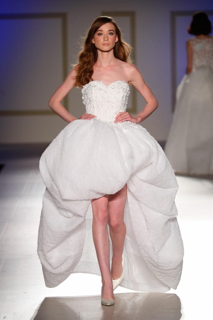 Abiti da sposa corti davanti