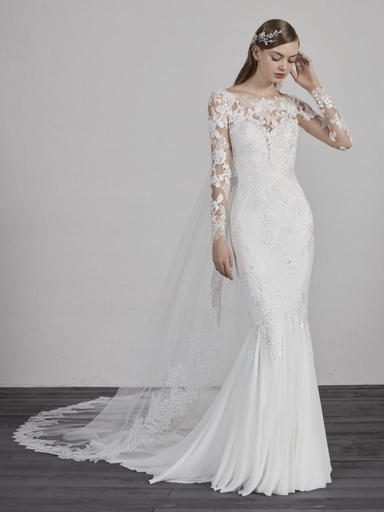 Abito a sirena Pronovias con maniche lunghe in pizzo