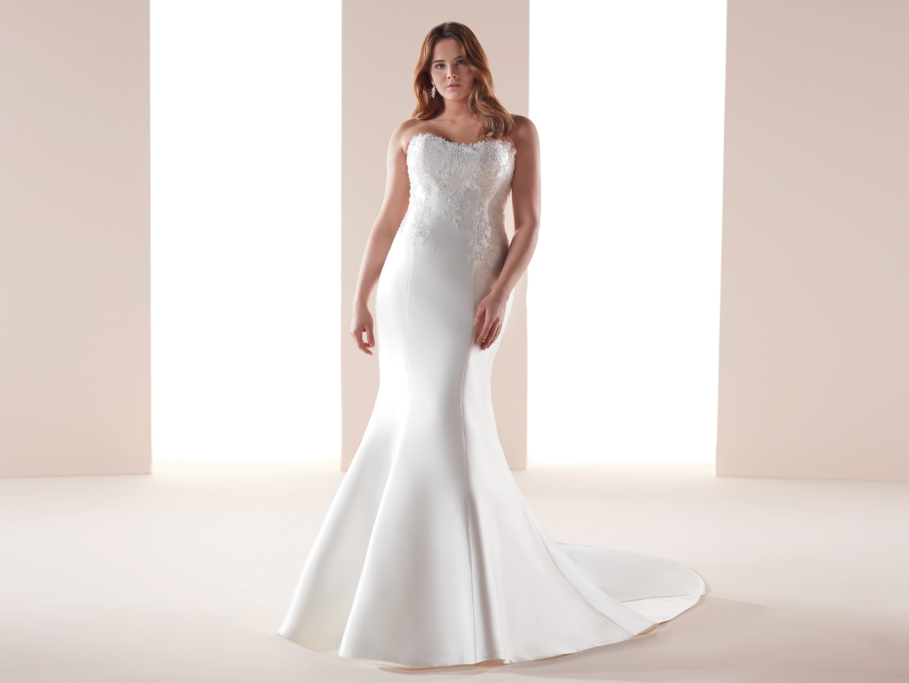 Abito a sirena in seta per donne curvy Nicole Lovely Wedding Curves