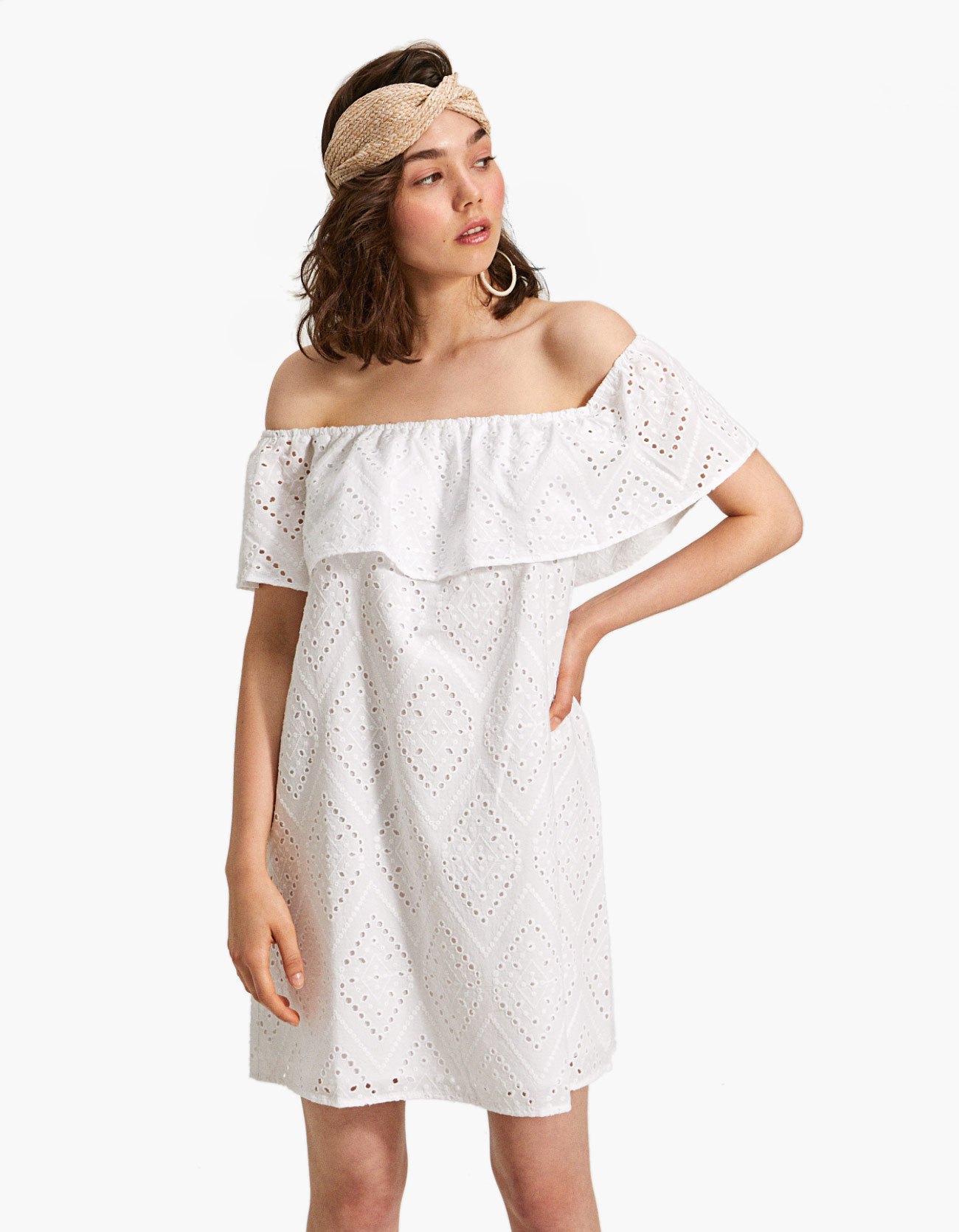Abito bianco con scollo Bardot Stradivarius