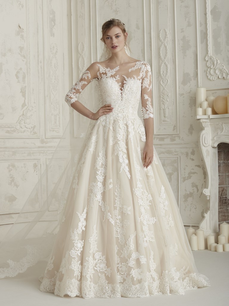 Abito con maniche a  tre quarti in pizzo Pronovias