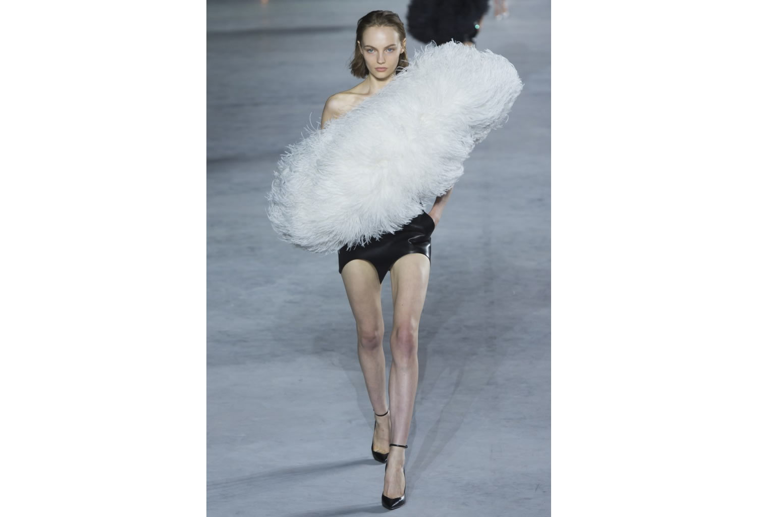 Paris Fashion Week settembre 2017: Saint Laurent collezione Primavera/Estate 2018 [FOTO]