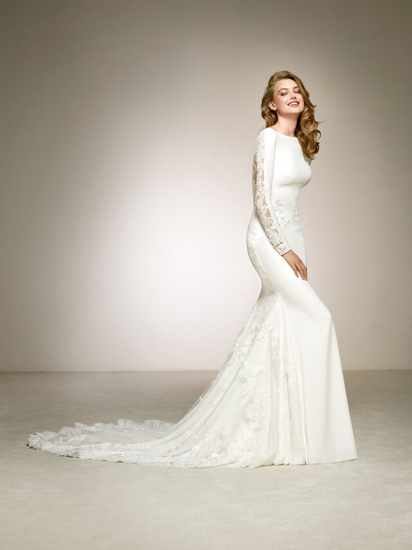 Abito da sposa a sirena in crepe e pizzo Pronovias