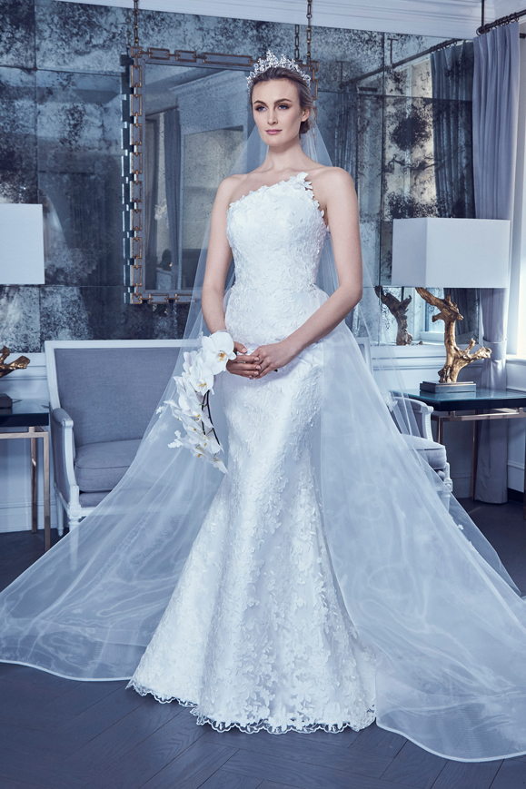 Abito da sposa a sirena monospalla Romona Keveza collezione 2019
