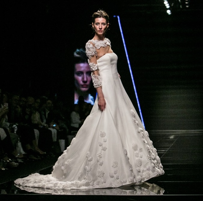Abito da sposa ampio in pizzo Enzo Miccio