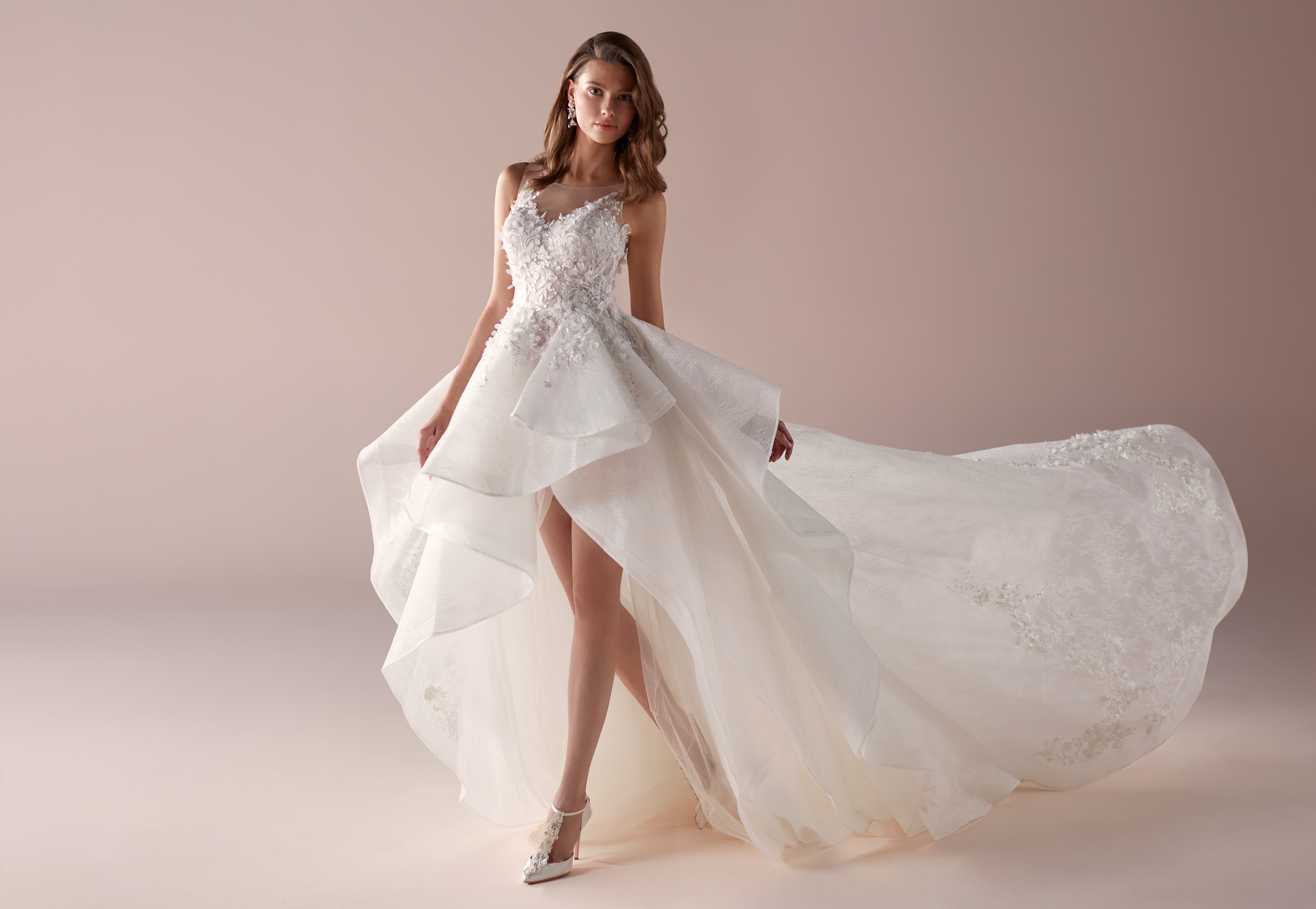 Abito da sposa asimmetrico corto davanti e lungo dietro Romance abiti da sposa corti 2019