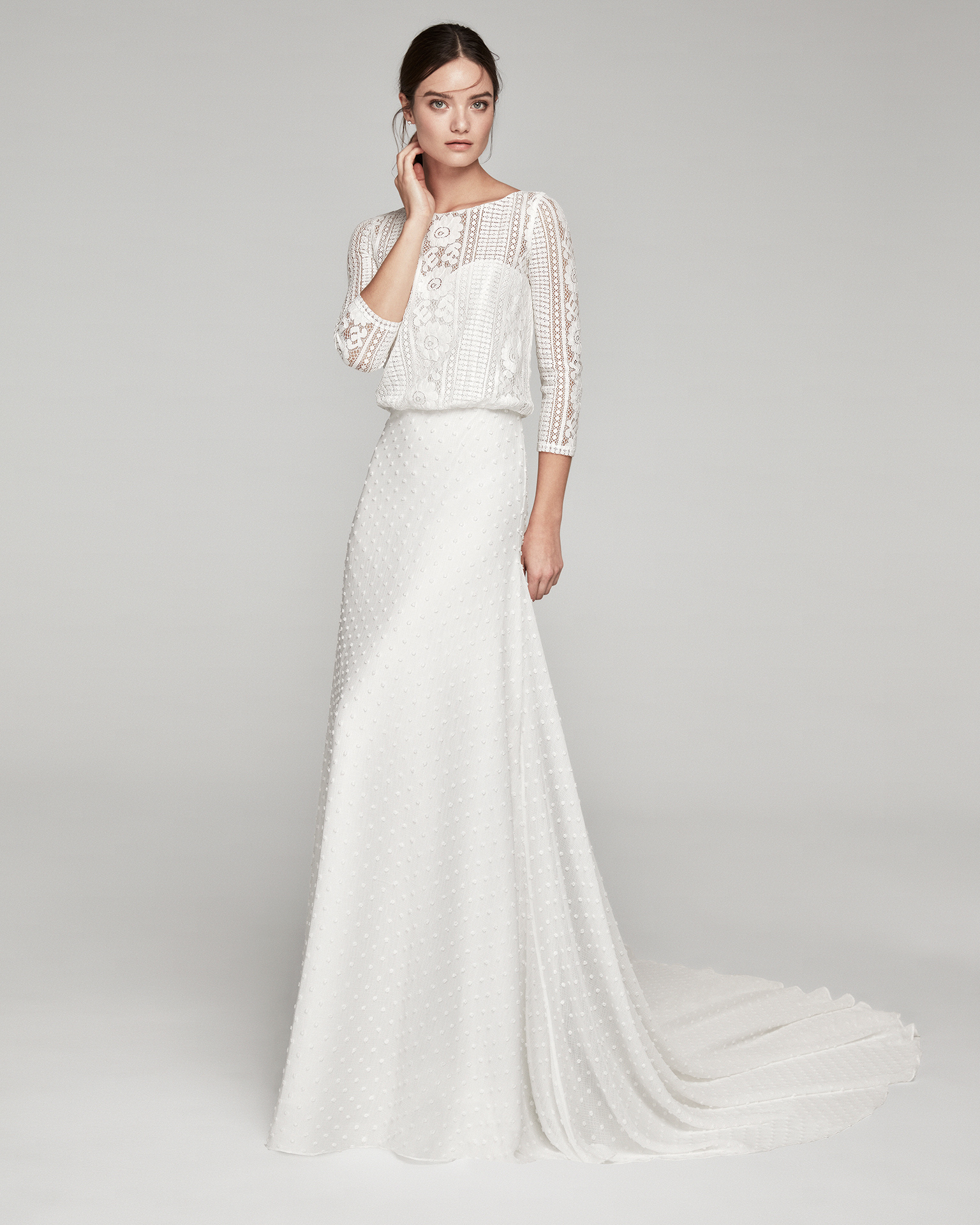 Abito da sposa boho chic a pois in pizzo Alma Novia