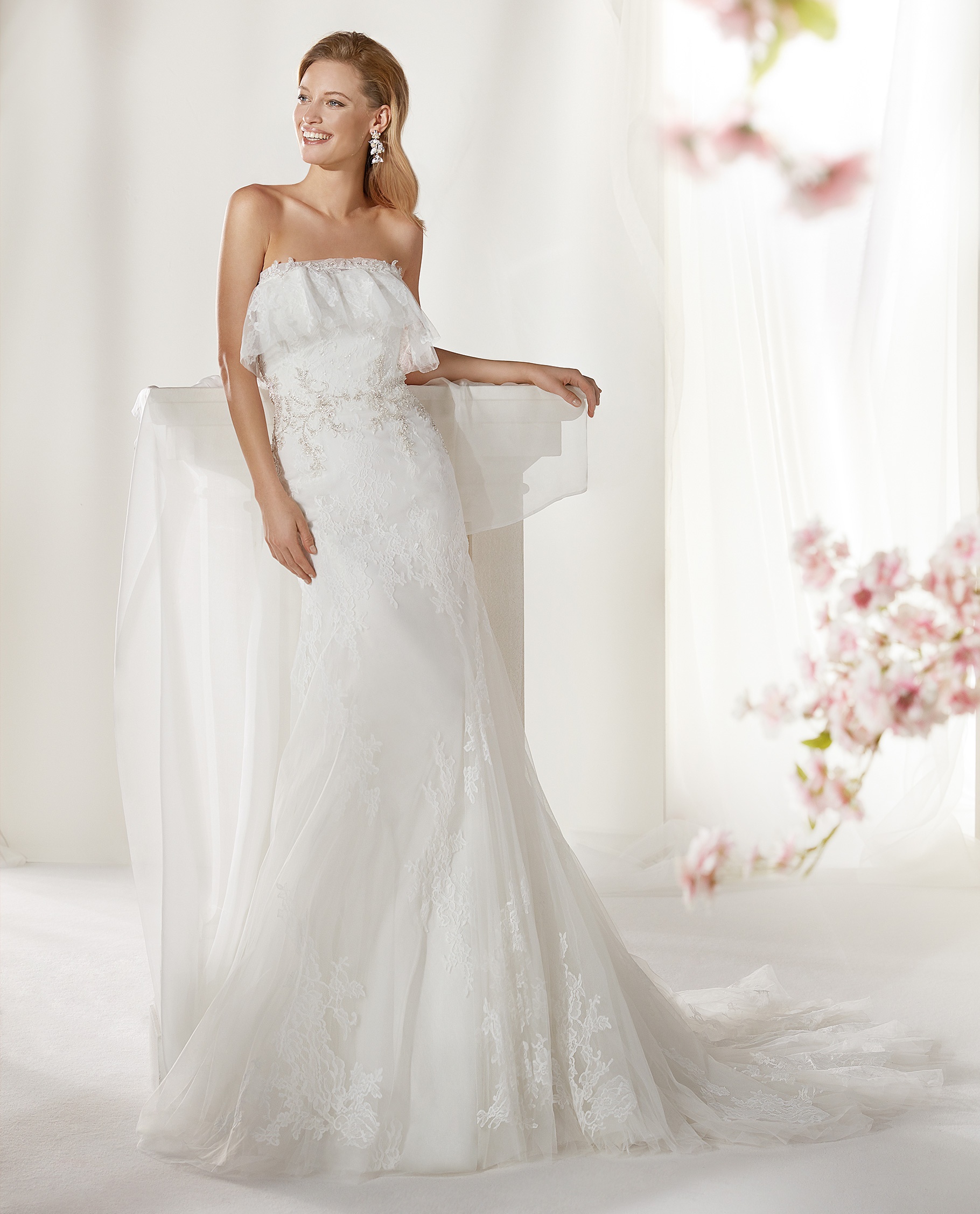 Abito da sposa boho chic in pizzo Colet