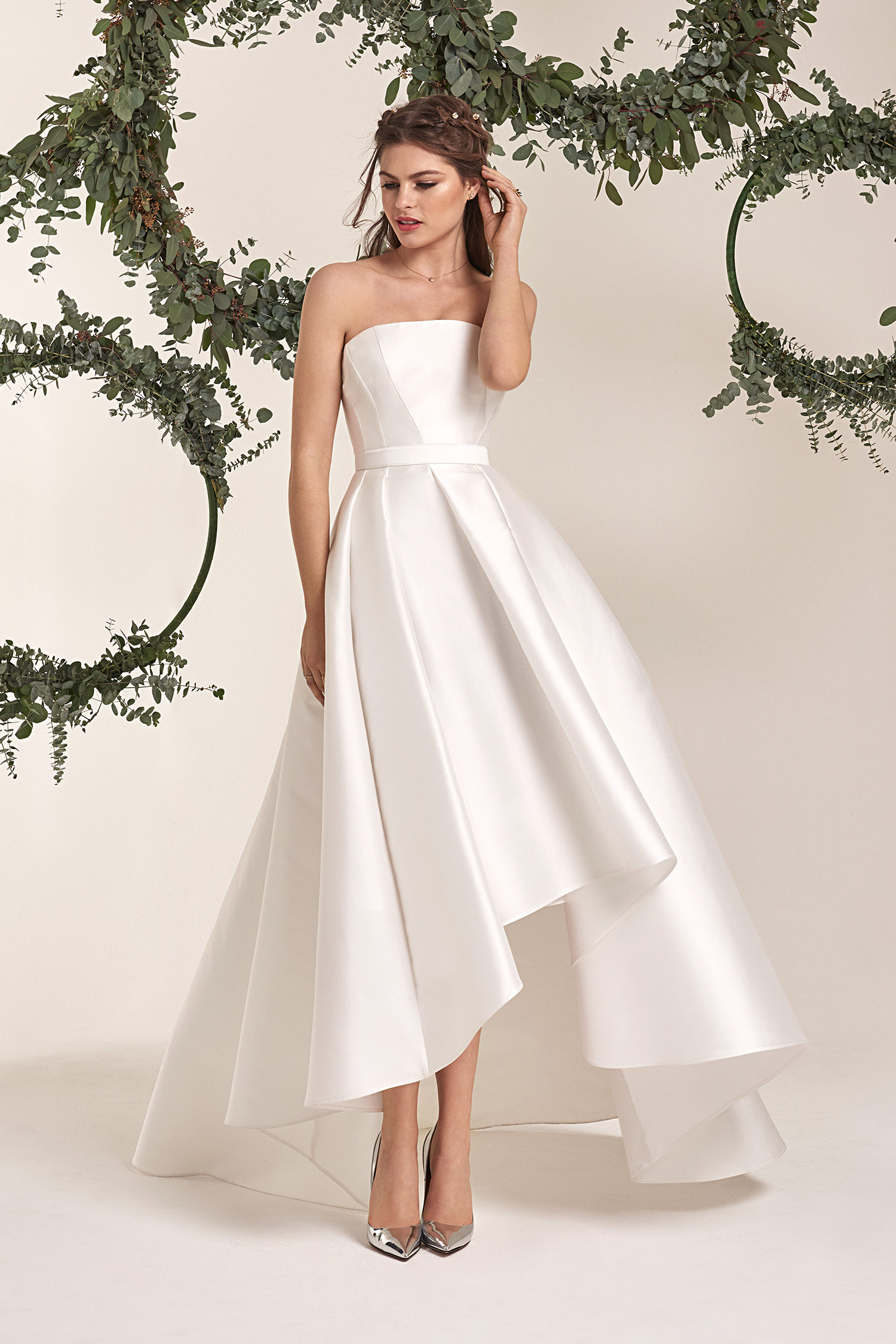 Abito da sposa corto davanti e lungo dietro Atelier Emé in mikdo