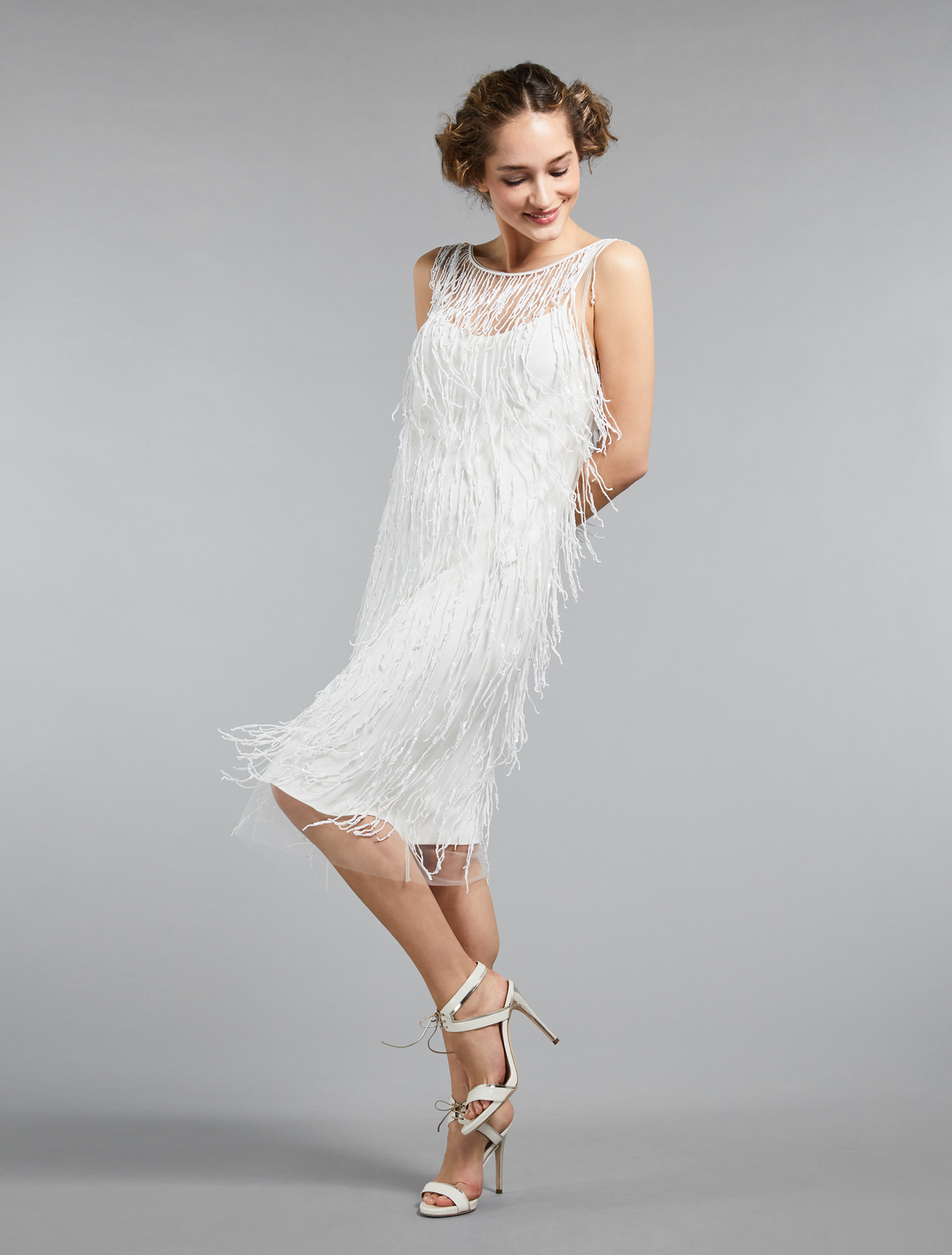 Abito da sposa corto stile anni '20 con frange e perline Max Mara a 2,500 euro
