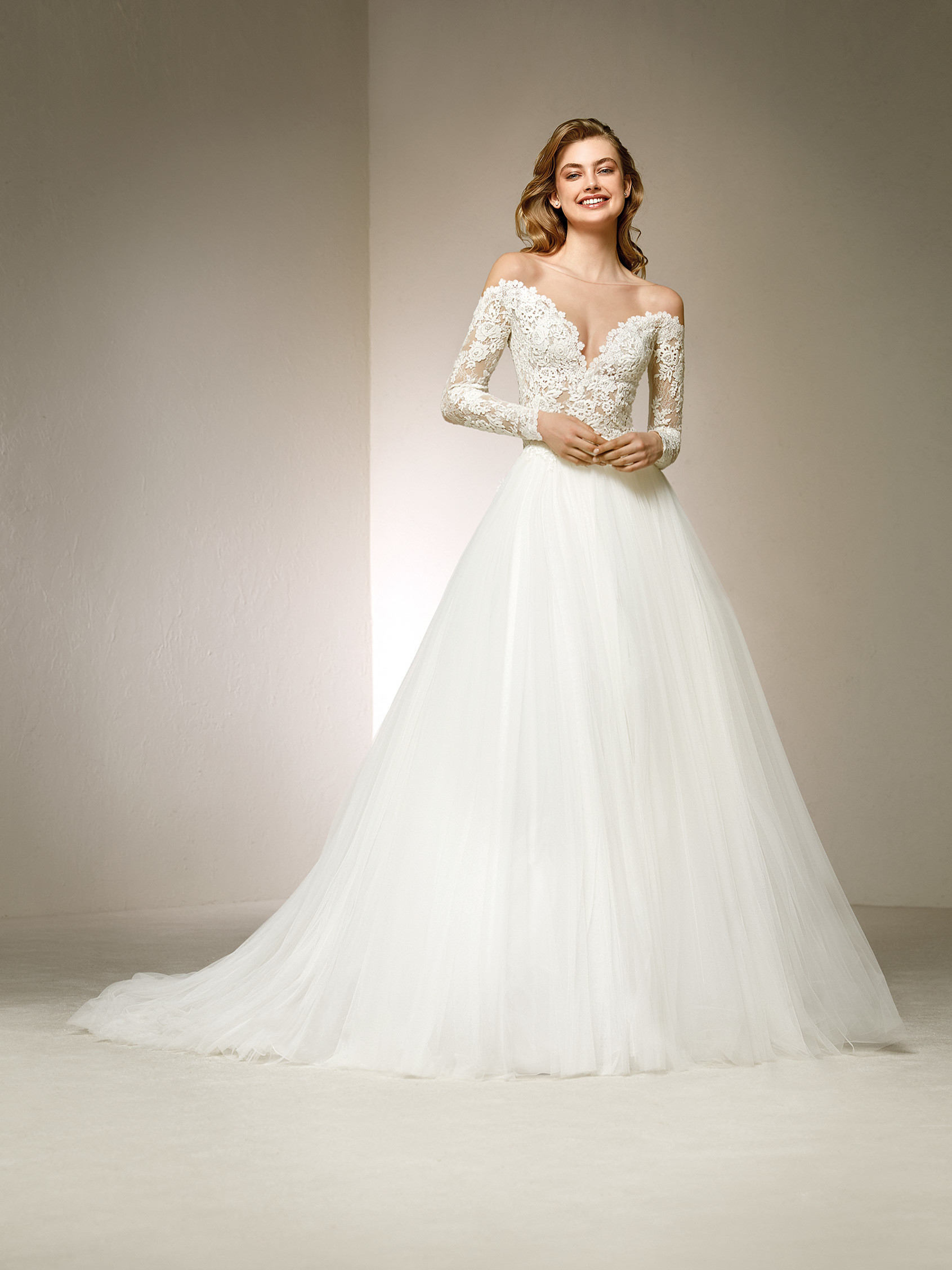 Abito da sposa da principessa Pronovias in pizzo chantilly e tulle