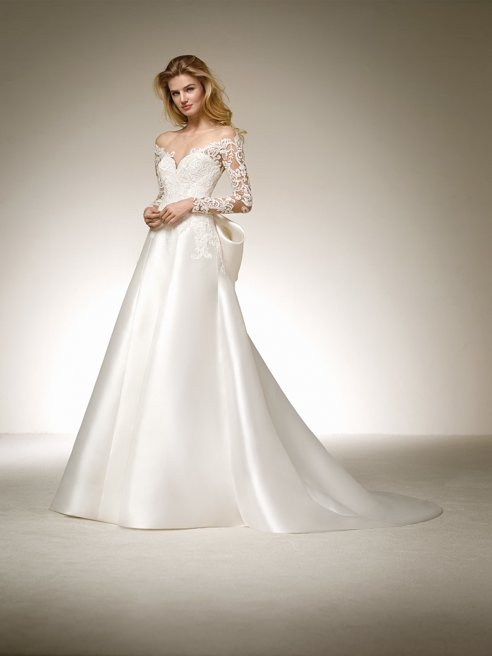 Abito da sposa da principessa in pizzo e mikado Pronovias