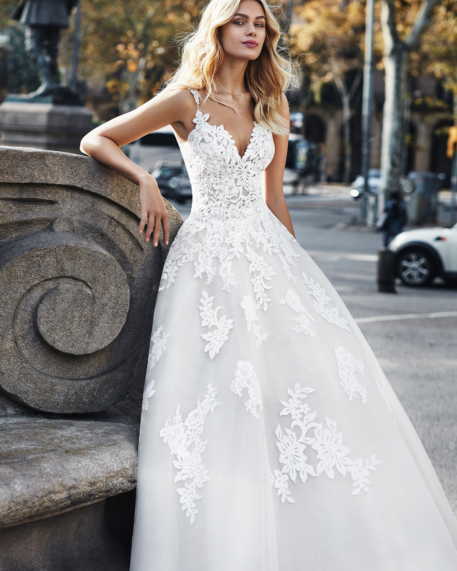 Abito da sposa da principessa in pizzo Luna Novias 2019