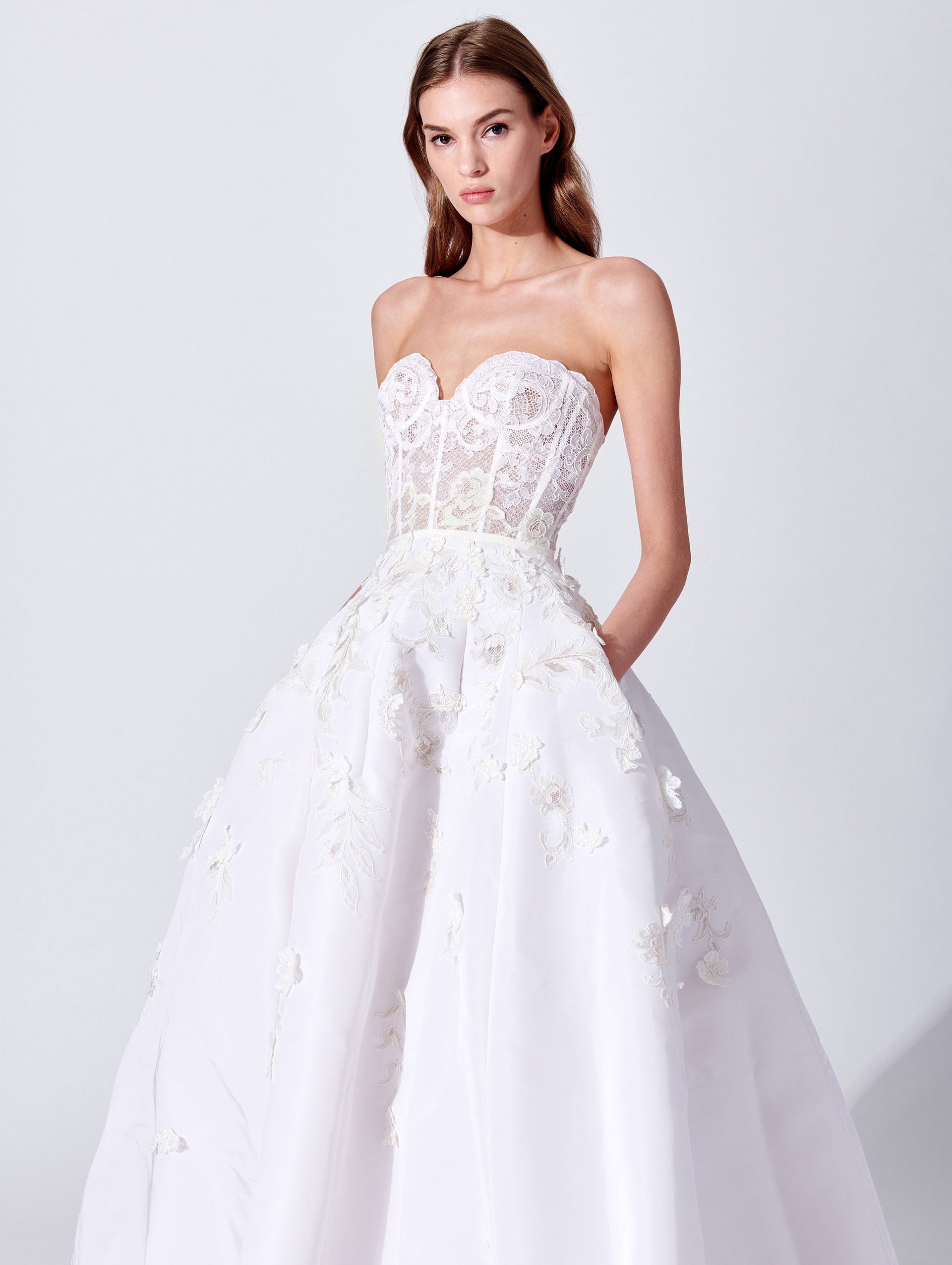 Abito da sposa in pizzo con bustier 2019