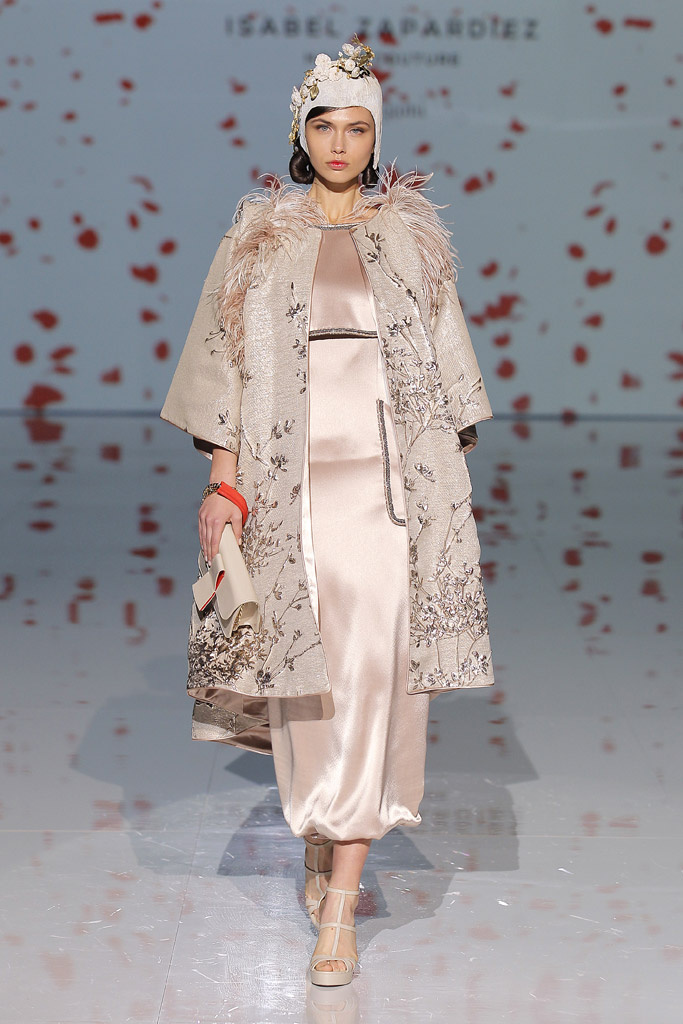 Abito da sposa rosa con soprabito Isabel Zapardiez tendenze 2018