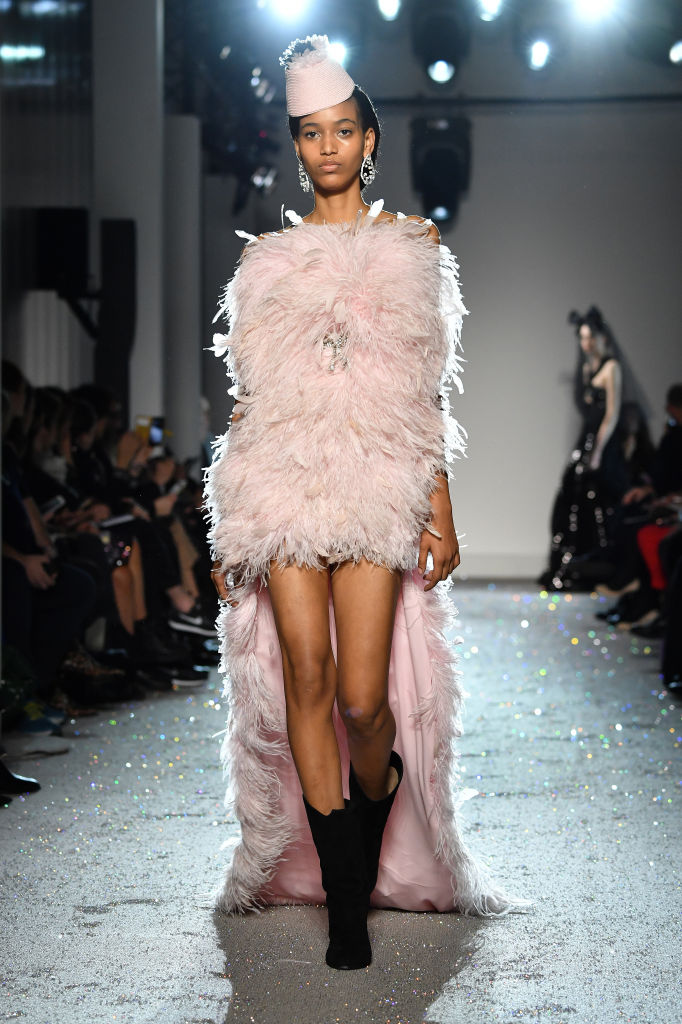 Abito di piume rosa Giambattista Valli