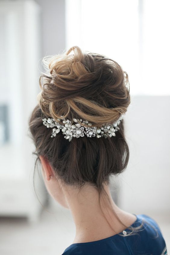 Acconciature per spose con i capelli lunghi: le ultime tendenze [FOTO]