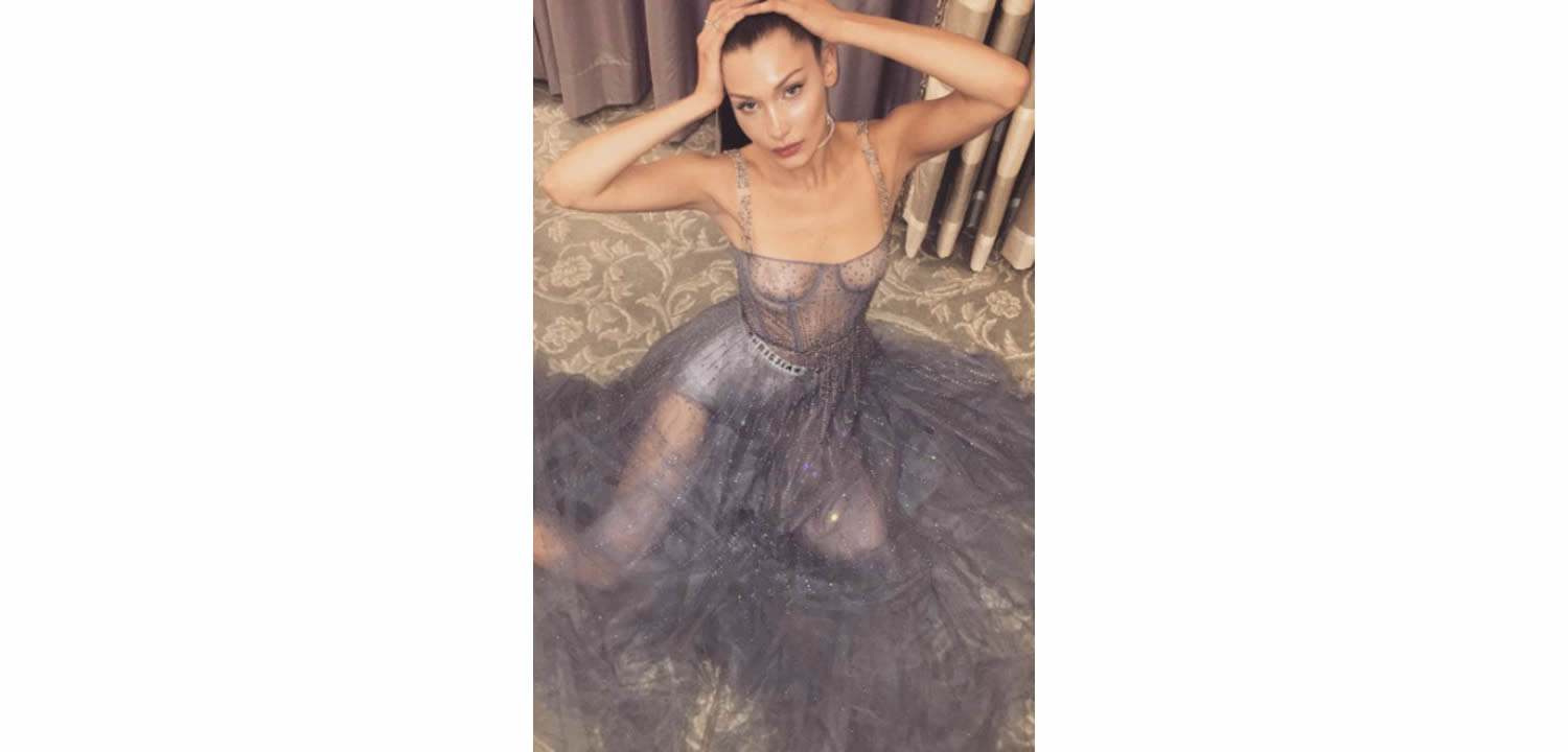 Bella Hadid in abito trasparente  halloween 2017 2